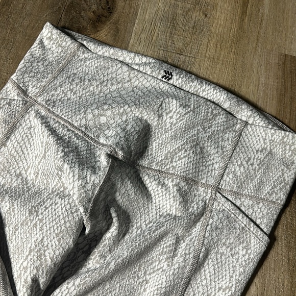 All in motion leggings - Picture 4 of 6